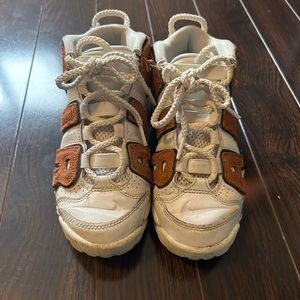 Kids size 3 Nike air uptempo